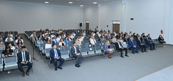 Emin Əmrullayev Sumqayıtda məktəb direktorları ilə görüşüb - FOTO