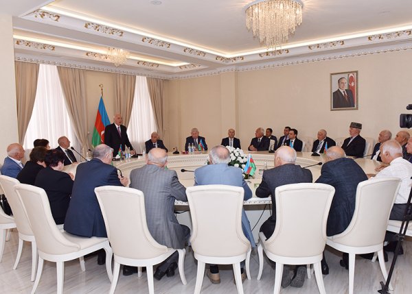 Sumqayıt ağsaqalları özlərinə sədr seçdilər - FOTO