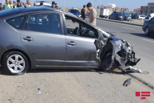 Bakı-Sumqayıt yolunda qəza olub, 1 nəfər xəsarət alıb - FOTO