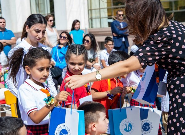Sumqayıt Dünya məktəbində şəhid, qazi övladlarının ödənişsiz təhsil alması üçün kvota ayrıldı (FOTO+VİDEO)