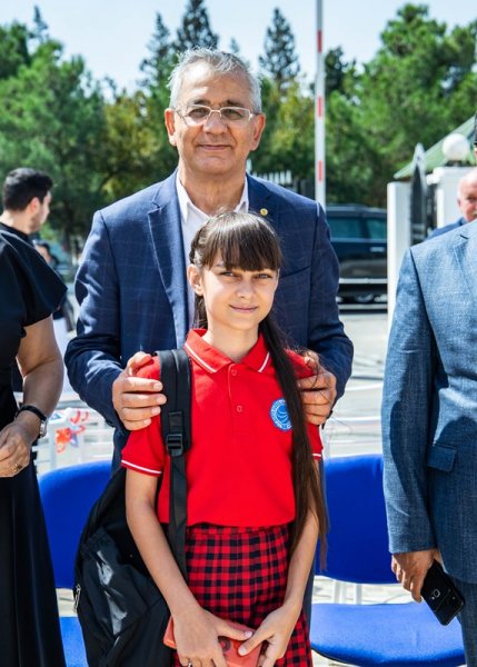 Sumqayıt Dünya məktəbində şəhid, qazi övladlarının ödənişsiz təhsil alması üçün kvota ayrıldı (FOTO+VİDEO)
