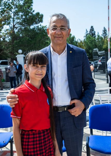 Sumqayıt Dünya məktəbində şəhid, qazi övladlarının ödənişsiz təhsil alması üçün kvota ayrıldı (FOTO+VİDEO)