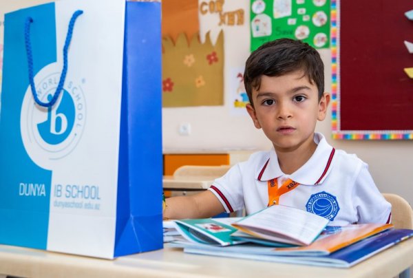 Sumqayıt Dünya məktəbində şəhid, qazi övladlarının ödənişsiz təhsil alması üçün kvota ayrıldı (FOTO+VİDEO)