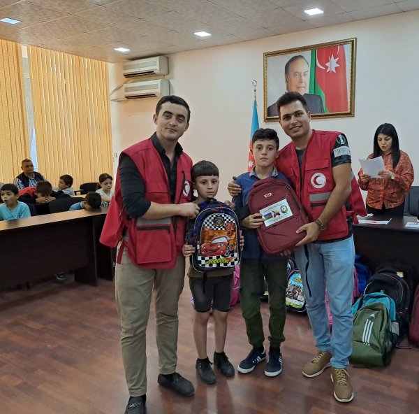 Sumqayıt ayparaçıları 50 məktəblini sevindirdi - FOTO