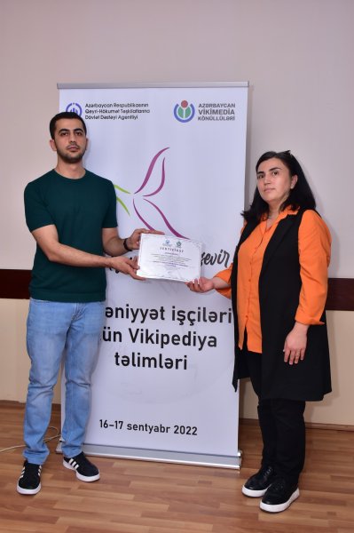 Sumqayıtın bir qrup mədəniyyət işçisinə sertifikat verildi - FOTOLAR