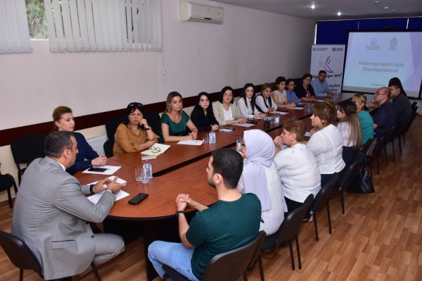 Sumqayıtın bir qrup mədəniyyət işçisinə sertifikat verildi - FOTOLAR