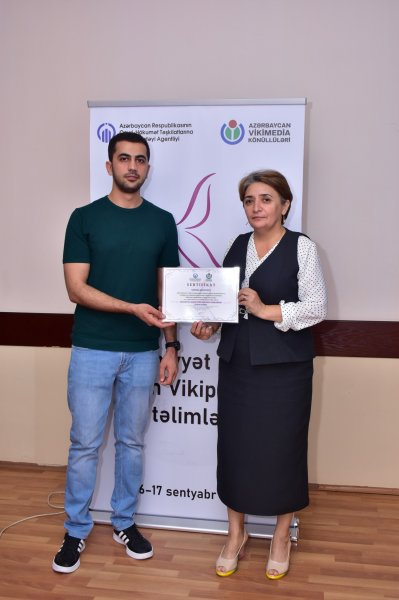 Sumqayıtın bir qrup mədəniyyət işçisinə sertifikat verildi - FOTOLAR