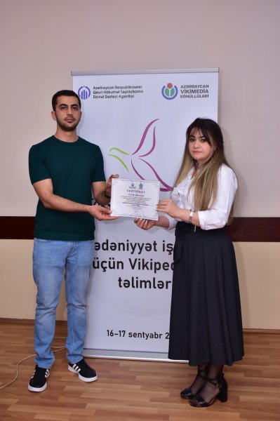 Sumqayıtın bir qrup mədəniyyət işçisinə sertifikat verildi - FOTOLAR