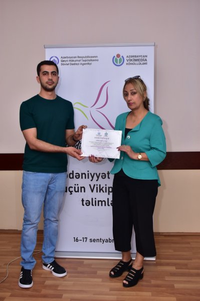 Sumqayıtın bir qrup mədəniyyət işçisinə sertifikat verildi - FOTOLAR