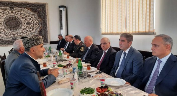 Zakir Fərəcov şəhid Elnur Səmədovun yas mərasimində iştirak edib – FOTO