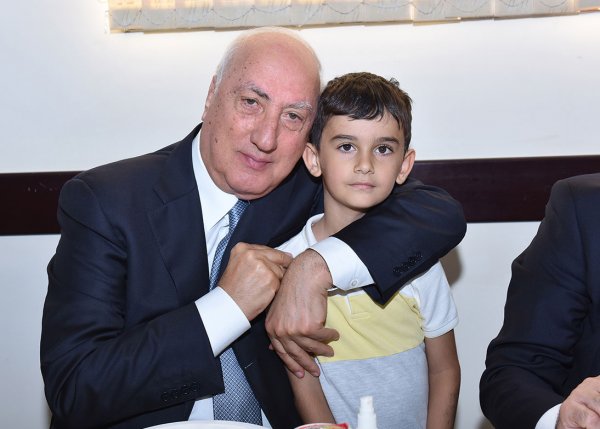 Zakir Fərəcov şəhid Elnur Səmədovun yas mərasimində iştirak edib – FOTO