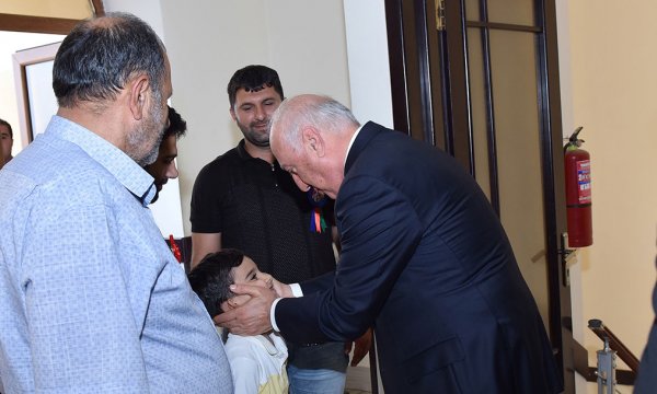 Zakir Fərəcov şəhid Elnur Səmədovun yas mərasimində iştirak edib – FOTO