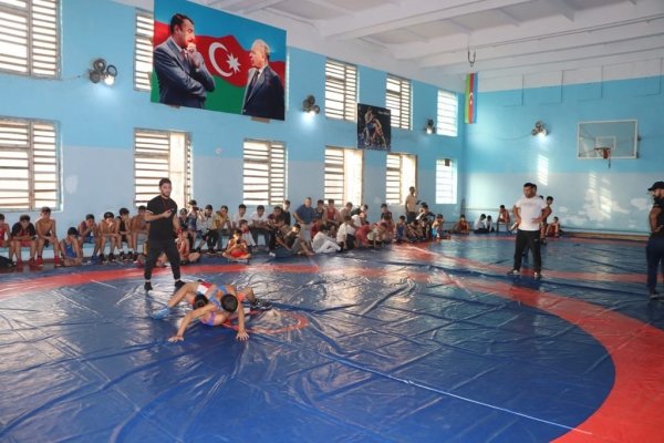 Yunan-roma güləşi üzrə Sumqayıt birinciliyinə yekun vurulub - FOTO