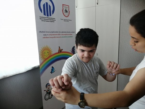 Sumqayıtda sağlamlıq imkanları məhdud uşaq və yeniyetmələrlə bağlı keçirilən layihə davam edir - FOTO