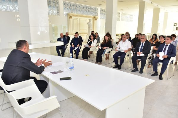 Sumqayıt Regional Mədəniyyət İdarəsinin rəisi tabeliyində olan mədəniyyət müəssisələrinin rəhbərləri ilə müşavirə keçirib - FOTOLAR