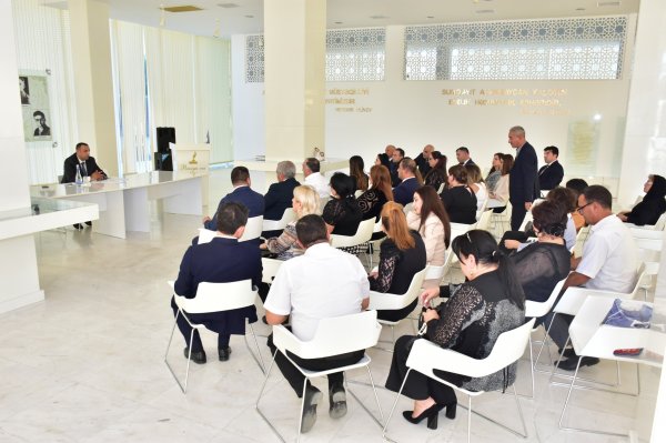 Sumqayıt Regional Mədəniyyət İdarəsinin rəisi tabeliyində olan mədəniyyət müəssisələrinin rəhbərləri ilə müşavirə keçirib - FOTOLAR