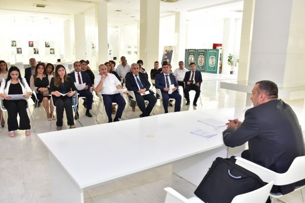 Sumqayıt Regional Mədəniyyət İdarəsinin rəisi tabeliyində olan mədəniyyət müəssisələrinin rəhbərləri ilə müşavirə keçirib - FOTOLAR