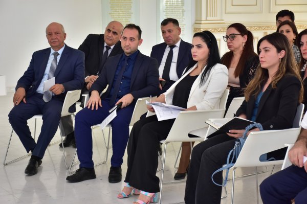 Sumqayıt Regional Mədəniyyət İdarəsinin rəisi tabeliyində olan mədəniyyət müəssisələrinin rəhbərləri ilə müşavirə keçirib - FOTOLAR