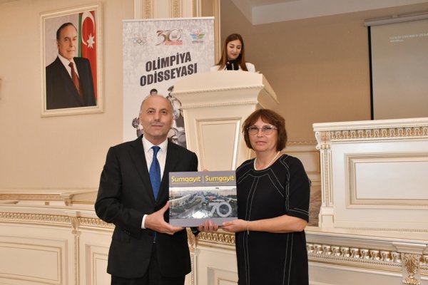 Sumqayıtda Olimpiya çempionu ilə görüş keçirilib - FOTOLAR