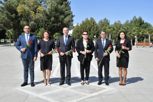 Sumqayıtda Olimpiya çempionu ilə görüş keçirilib - FOTOLAR