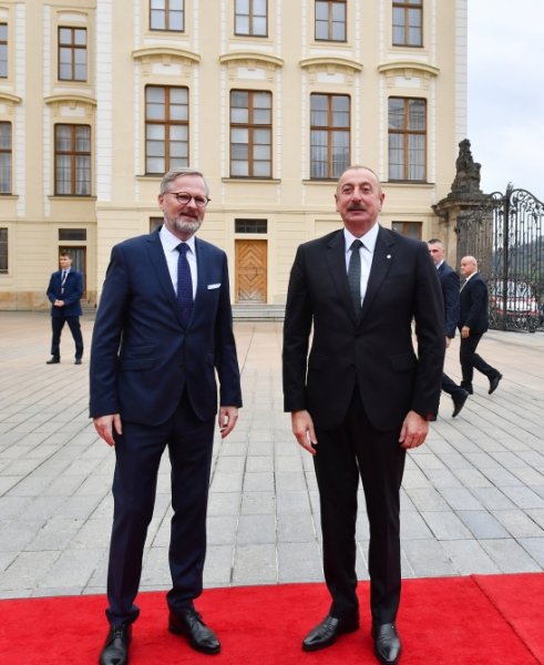İlham Əliyev Avropa liderlərinin Zirvə Toplantısında - FOTOLAR