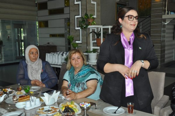 Şərqi Zəngəzur Regional Təhsil İdarəsinin tabeliyində olan məktəblərdə çalışan şəhid ailəsi üzvləri olan müəllimlərlə görüş keçirilib - FOTO