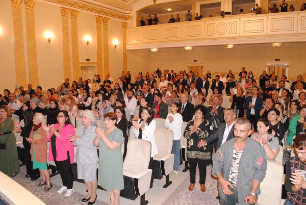 Sumqayıt teatrında 54-cü mövsümdə "Missiya"sı - FOTOLAR