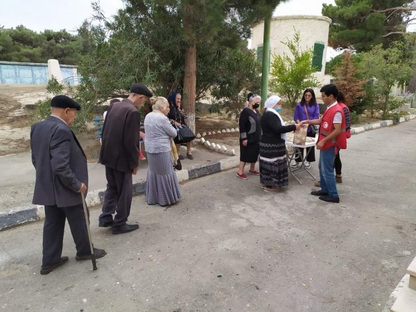Sumqayıtda ahıl və fiziki imkanları məhdud uşaqlara qurban payı verilib - FOTO