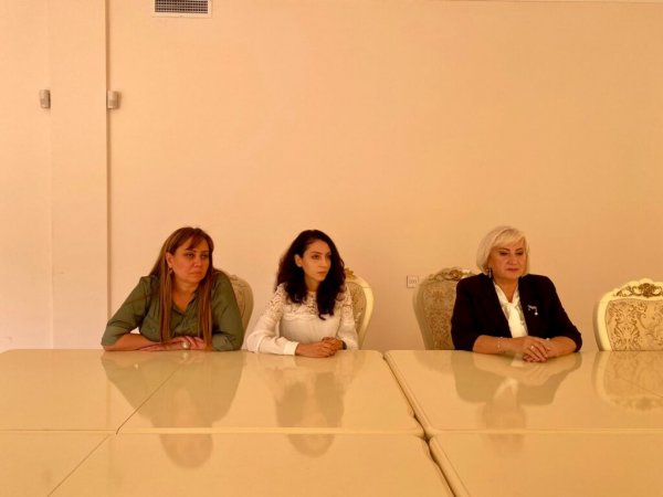Komitə sədri Sumqayıtın bir qrup fəal qadını ilə müzakirə aparıb -FOTO