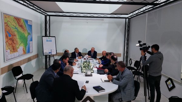 Bakıda nəqliyyatın tənzimlənməsi ilə bağlı operativ qrupun yaradılmasına qərar verildi (FOTOLAR)