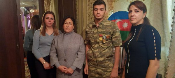 Sumqayıtda kitabxana əməkdaşları Vətən müharibəsi qazisinə baş çəkdi - FOTO Sumqayıtda kitabxana əməkdaşları Vətən müharibəsi qazisinə baş çəkdi - FOTO