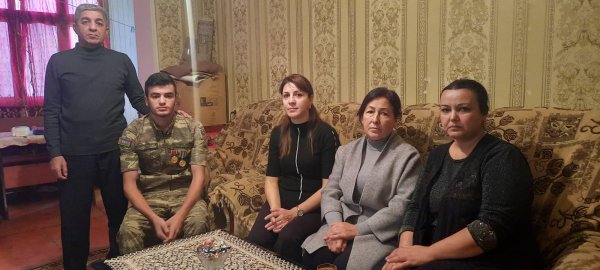 Sumqayıtda kitabxana əməkdaşları Vətən müharibəsi qazisinə baş çəkdi - FOTO Sumqayıtda kitabxana əməkdaşları Vətən müharibəsi qazisinə baş çəkdi - FOTO