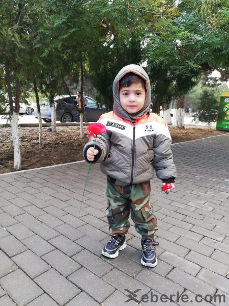 Sumqayıtlılar şəhidlərin xatirəsini yad ediblər -FOTO Sumqayıtlılar şəhidlərin xatirəsini yad ediblər -FOTO