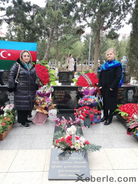 Sumqayıtlılar şəhidlərin xatirəsini yad ediblər -FOTO Sumqayıtlılar şəhidlərin xatirəsini yad ediblər -FOTO