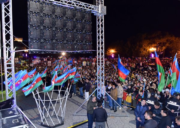 Sumqayıtda möhtəşəm Zəfər konserti- FOTOLAR Sumqayıtda möhtəşəm Zəfər konserti- FOTOLAR