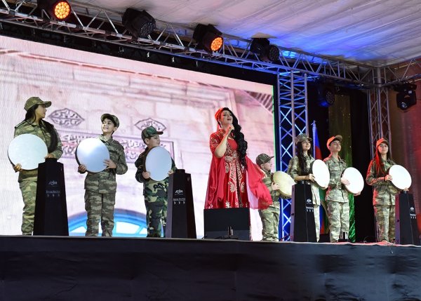 Sumqayıtda möhtəşəm Zəfər konserti- FOTOLAR Sumqayıtda möhtəşəm Zəfər konserti- FOTOLAR