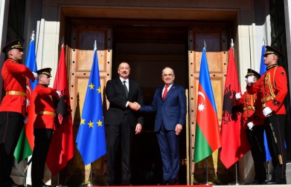 Prezidentin Tiranada rəsmi qarşılanma mərasimi - FOTOLAR