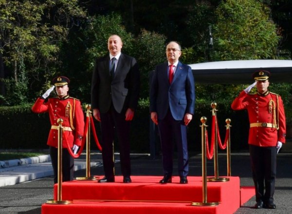 Prezidentin Tiranada rəsmi qarşılanma mərasimi - FOTOLAR