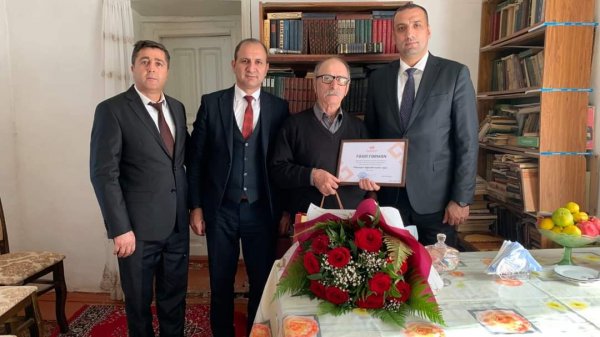 Tanınmış şair təltif olundu -FOTO
