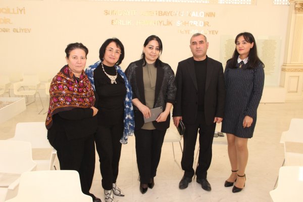 Özbəkistanlı professor və müəllim heyəti Sumqayıtın ədəbi cameəsinin üzvləri ilə görüşüblər -FOTO