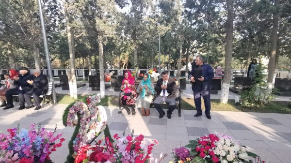 Özbəkistanlı professor və müəllim heyəti Sumqayıtın ədəbi cameəsinin üzvləri ilə görüşüblər -FOTO