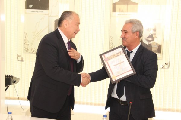 Özbəkistanlı professor və müəllim heyəti Sumqayıtın ədəbi cameəsinin üzvləri ilə görüşüblər -FOTO