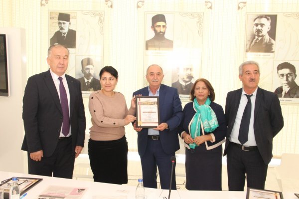 Özbəkistanlı professor və müəllim heyəti Sumqayıtın ədəbi cameəsinin üzvləri ilə görüşüblər -FOTO