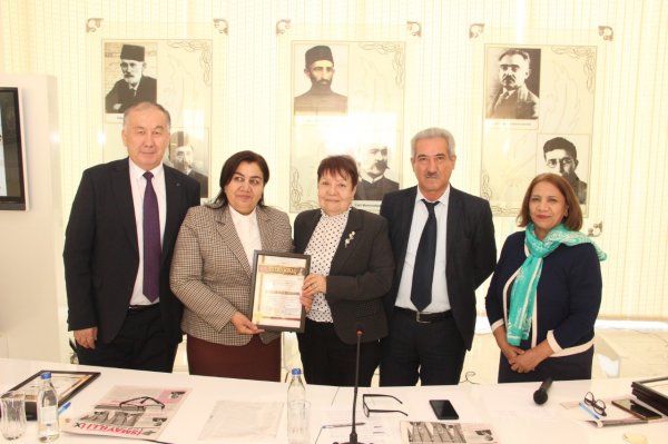 Özbəkistanlı professor və müəllim heyəti Sumqayıtın ədəbi cameəsinin üzvləri ilə görüşüblər -FOTO