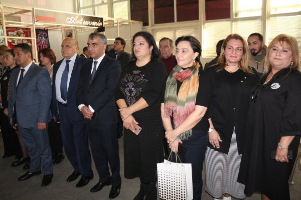 Sumqayıt Dövlət Rəsm Qalereyasında “Xədicənin rəng dünyası” adlı sərgi keçirilib - FOTO