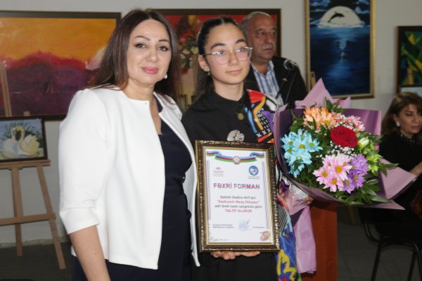 Sumqayıt Dövlət Rəsm Qalereyasında “Xədicənin rəng dünyası” adlı sərgi keçirilib - FOTO