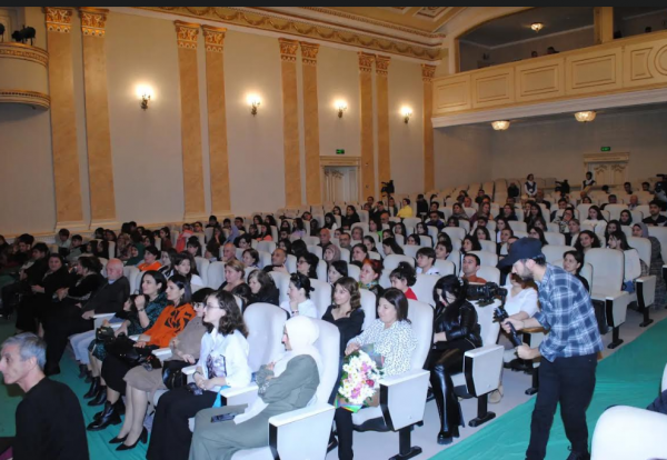 Sumqayıt teatrında "Kimdir müqəssir" vodevili əsasında hazırlanmış tamaşanın premyerası keçirilib - FOTO