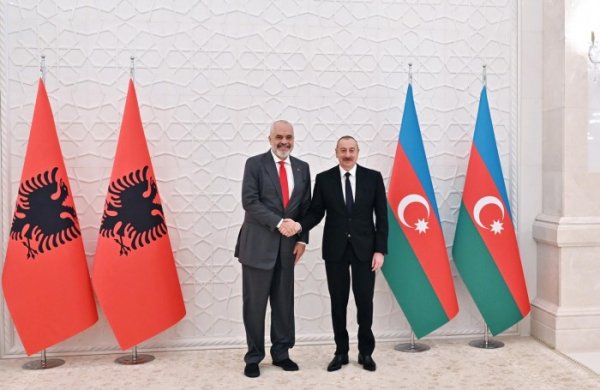 İlham Əliyevin Edi Rama ilə təkbətək görüşü oldu - FOTOLAR