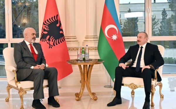 İlham Əliyevin Edi Rama ilə təkbətək görüşü oldu - FOTOLAR