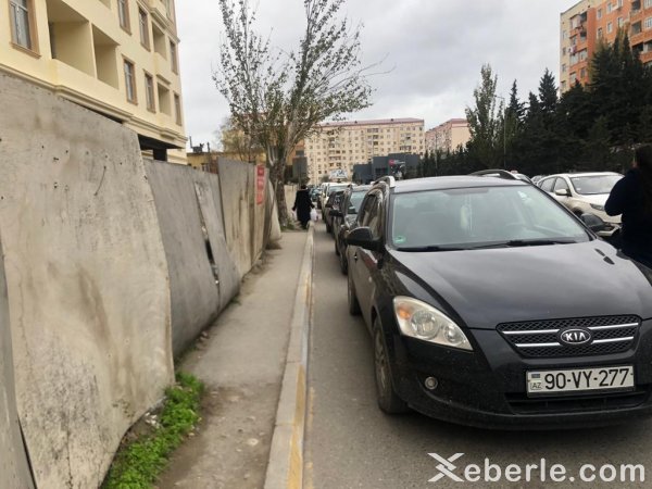 Sumqayıt sakinləri niyə səki ilə deyil, avtomobil yoluyla hərəkət edirlər? - FOTO (AÇIQLAMA)
